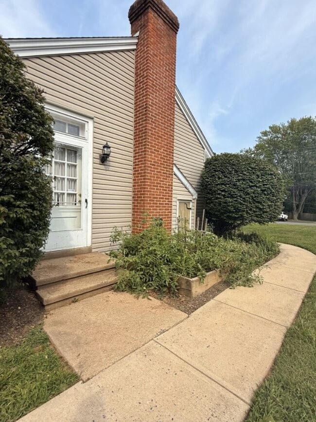 Photo - 405 Maple Ave