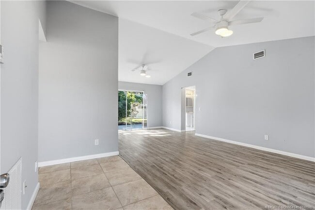 Photo - 1074 SW Jennifer Terrace