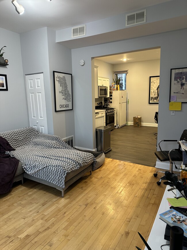 Photo - 1411 W Erie St Unit 2R