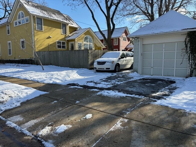 Photo - 433 McKinley St