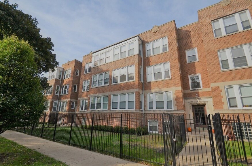 Rogers Park 2 Bed 1 Bath! Available 6/10 / Dog Friendly / Laundry In Building - Rogers Park 2 Bed 1 Bath! Available 6/10 / Dog Friendly / Laundry In Building Unit 3