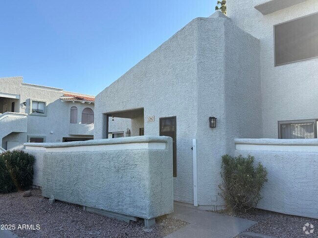 Building Photo - 850 S River Dr Rental