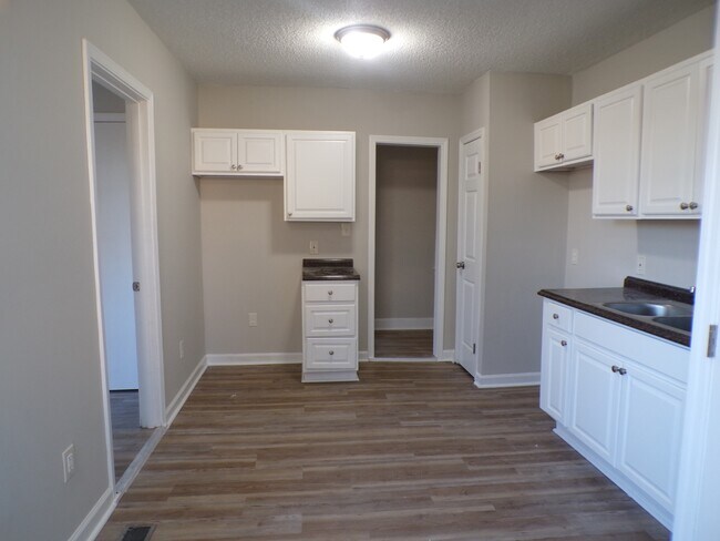 Photo - 200 23rd St SW