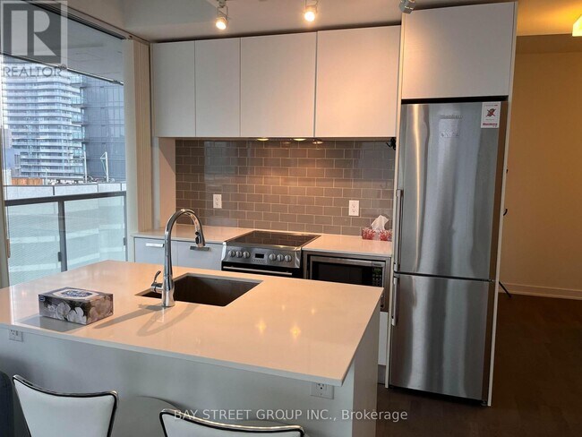 57 St Joseph St Unit 2510