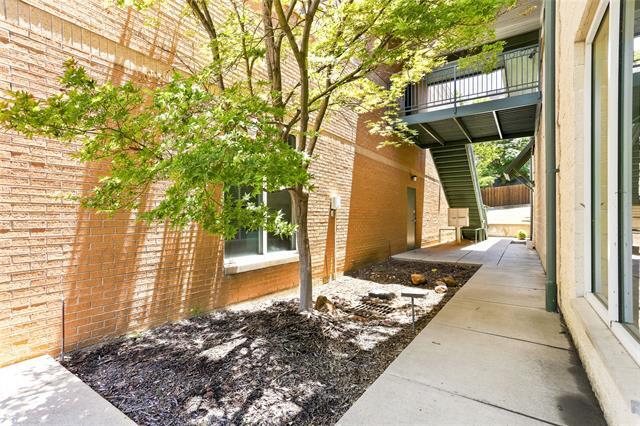 Photo - 1617 W Oleander St Unit 225