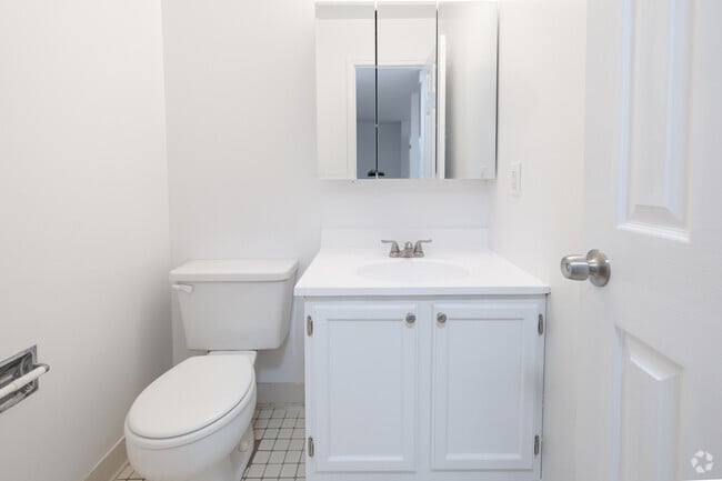 2 habitaciones, 2 baños - 934 pies cuadrados - Brookside Garden Apartments