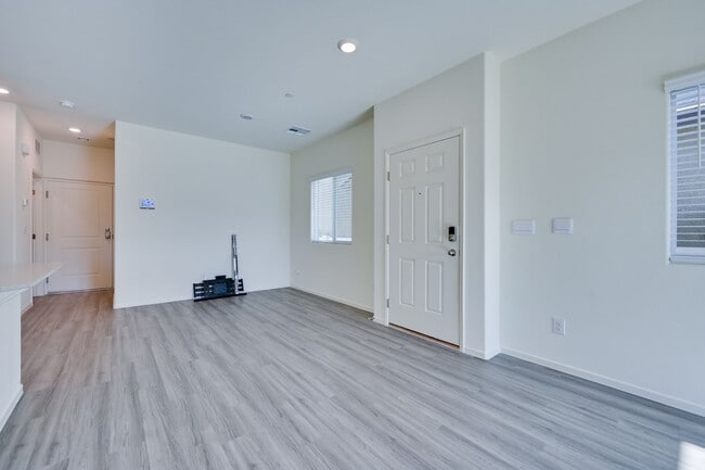 Photo - NW 3 Bedroom Townhouse!! Gated Community Pool!! 2 Car Garage!!! No Carpet downstairs.