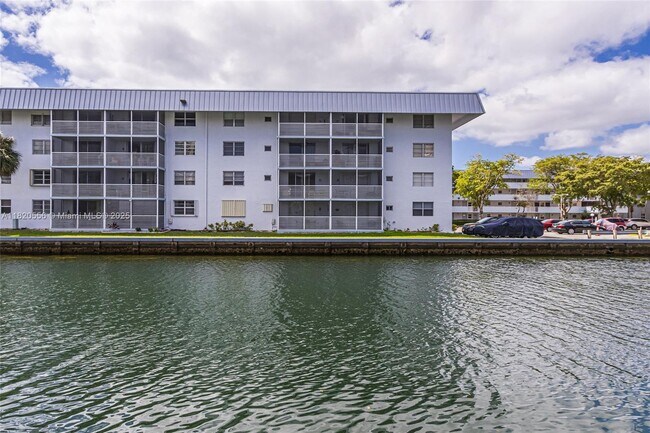 Photo - 3600 NE 170th St Unidad D-112