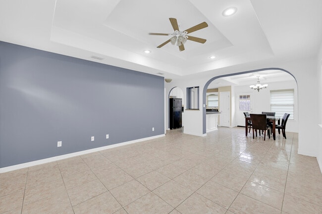 Building Photo - 1803 W Bronze St Unit 2