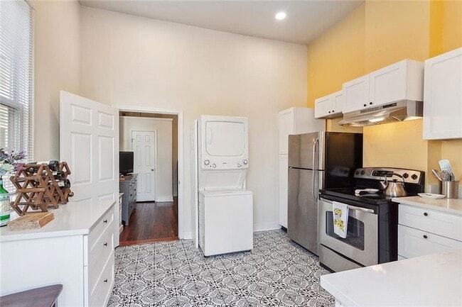 Photo - 2721 General Taylor St