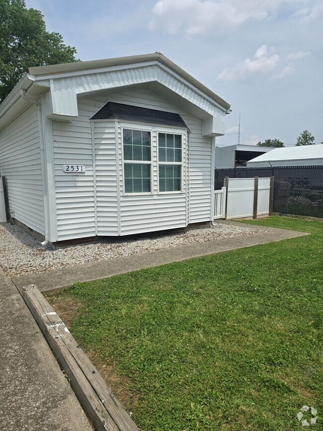 Building Photo - Charming 2 Bed, 1 Bath Home on Secluded De...