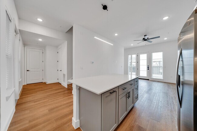 Building Photo - 1601 Mustang Dr