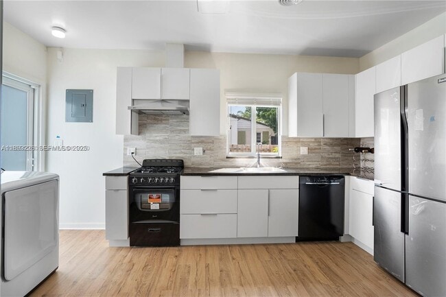 Photo - 1637 Jackson St Unit 1-3