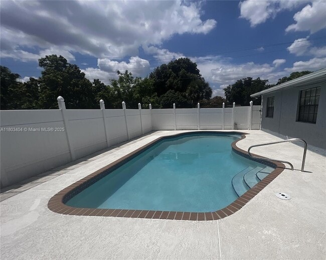 Photo - 1590 SW 139th Ave House
