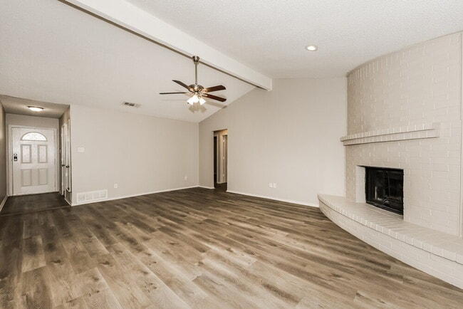 Photo - 6004 Cool Springs Dr