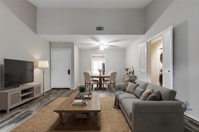 Building Photo - 9707 Richmond Ave. Unit 34