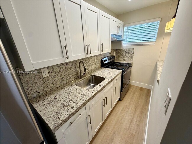 Photo - 11344 SW 2nd St Unidad FRONT