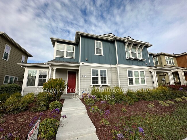 Stunning Two Story Home Located At The Dun... - Stunning Two Story Home Located At The Dun...