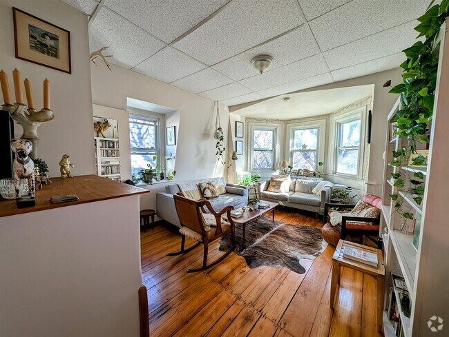 Building Photo - 378 Windsor St Unit #3 Rental