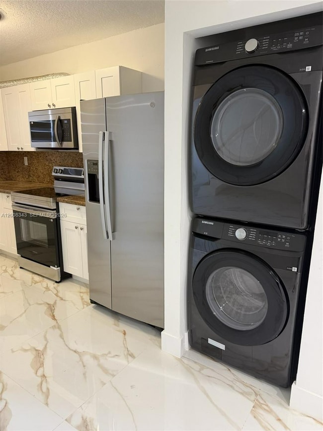 Building Photo - 2669 W 52nd St Unit 0