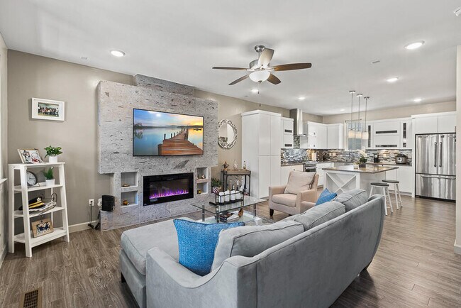 Photo - 328 Vin Almoradi Ct