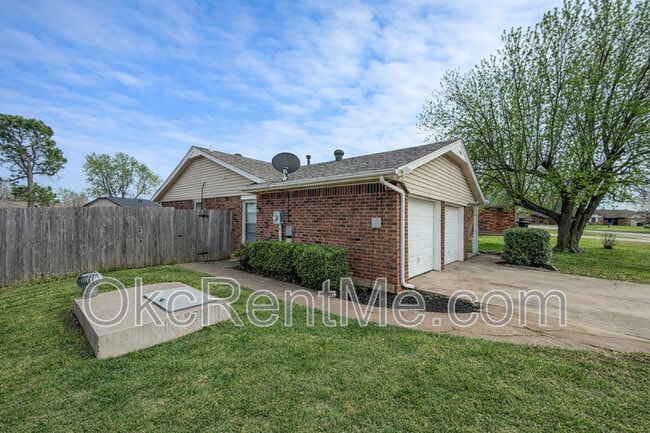 Photo - 1104 Spruce Dr