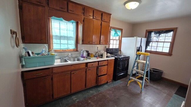 Photo - 2 bed 1bath home with detached garage