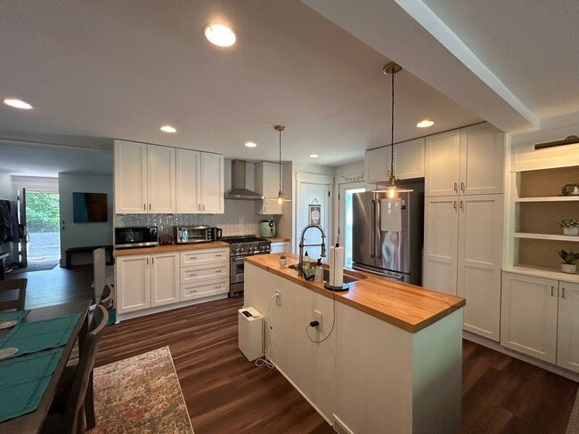 Photo - Gorgeous updated furnished cottage!