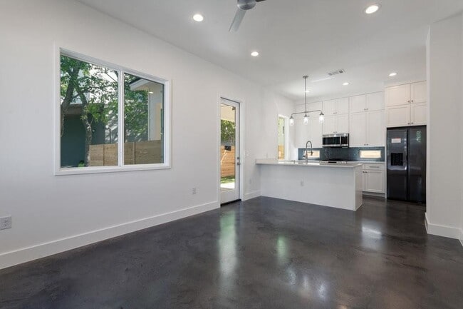 Photo - 2504 E 6th St Unit 2