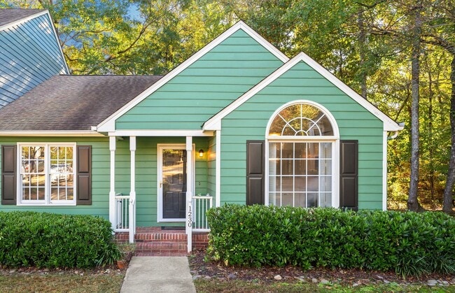 Building Photo - LOCATION!! Updated Townhome in Sought-Afte...