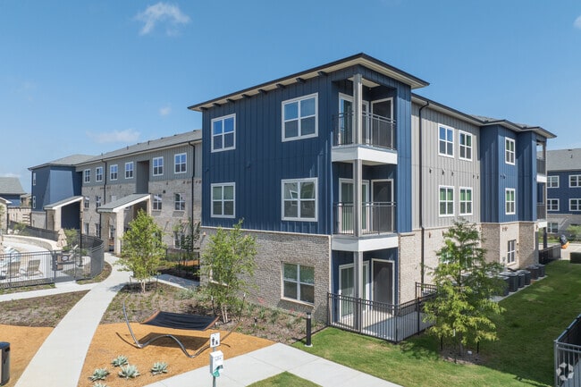 Building Photo - Range West