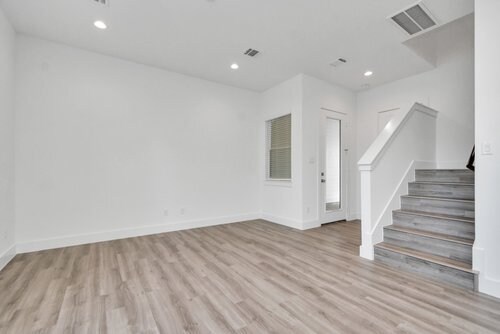 Photo - Oaks at Laverne Apartamentos