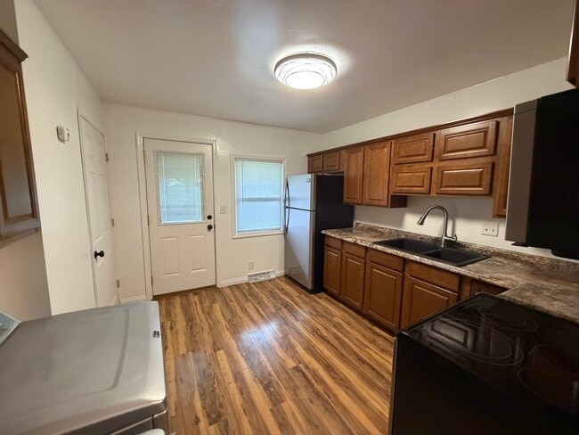 Photo - 505 N Ludlow Rd