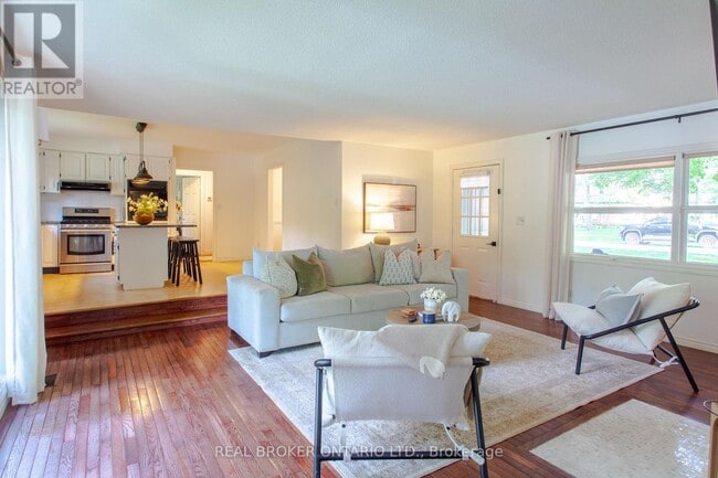 Photo - 1880 Glen Oak Ln