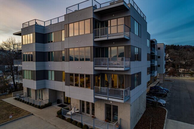 Photo - 411 Fairpoint St Unit #202