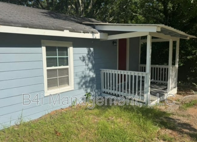 Photo - 217 Banks St