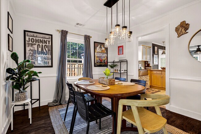 Photo - 1106 E 52nd St