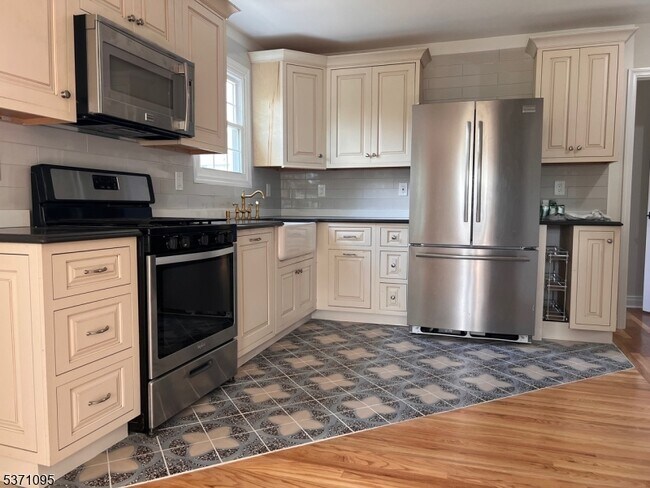 Photo - 135 Main St Unit B