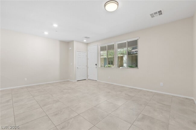 Photo - 6243 Milford Sound St