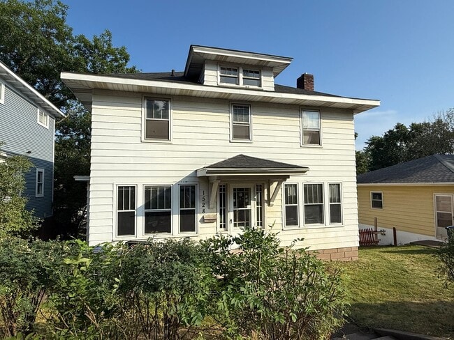 Building Photo - 6 bedroom 2 bath Rental