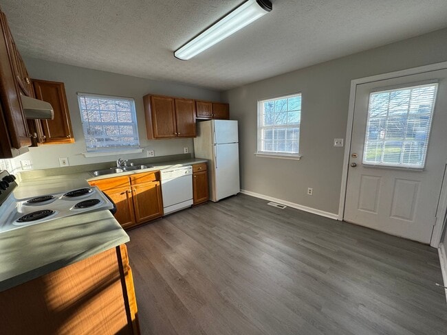 Photo - Spacious 3 bedroom, 2 bathroom home near Russell Sims park