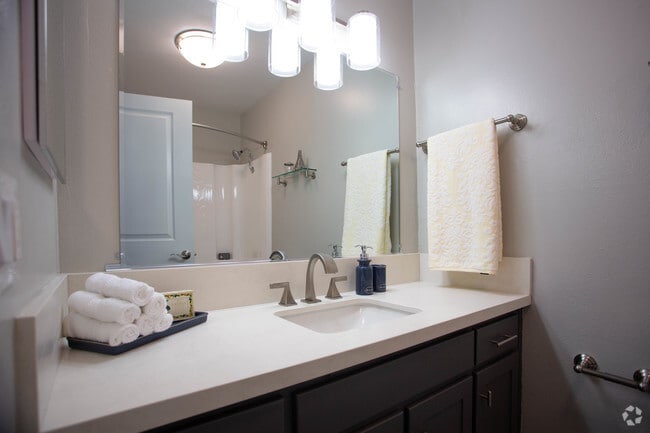 1BR, 1BA-680 SF