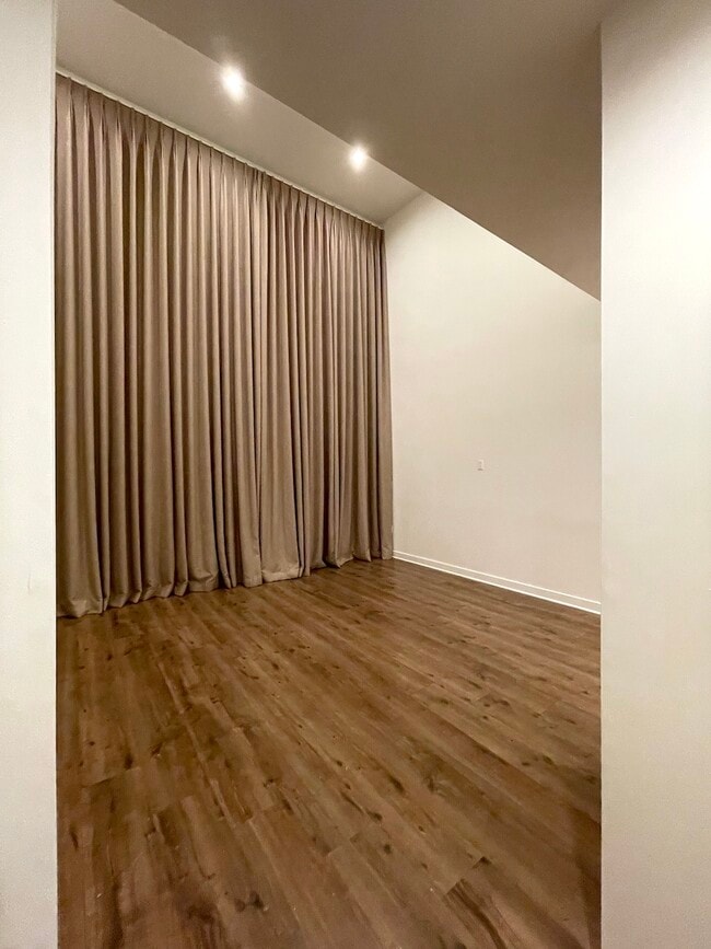 Photo - 6143 Fountain Ave