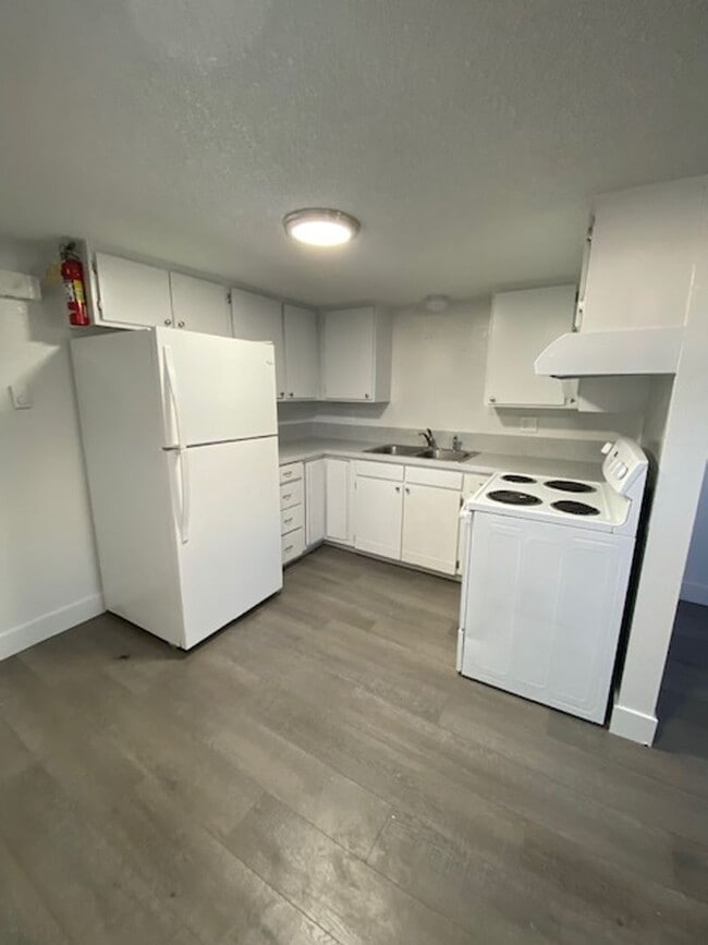 Building Photo - Renting made easy! Unit Davis-135 Davis - 3