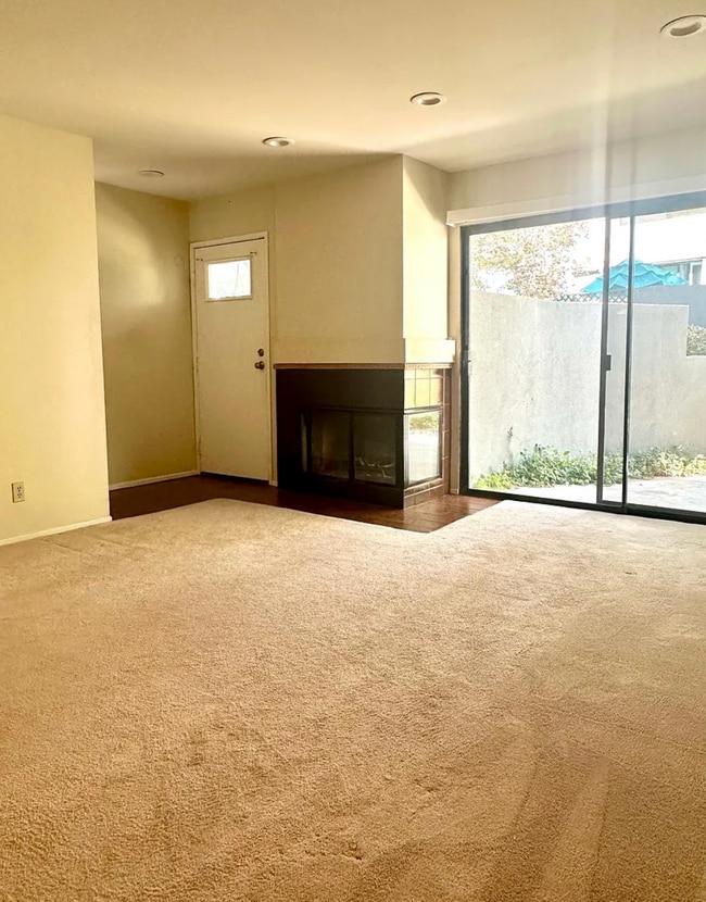 Building Photo - 2491 Chandler Ave Unit 229