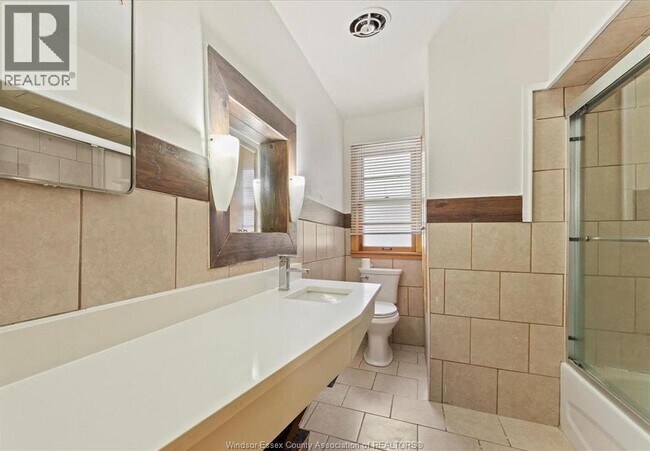 Photo - 732 CHURCH UPPER