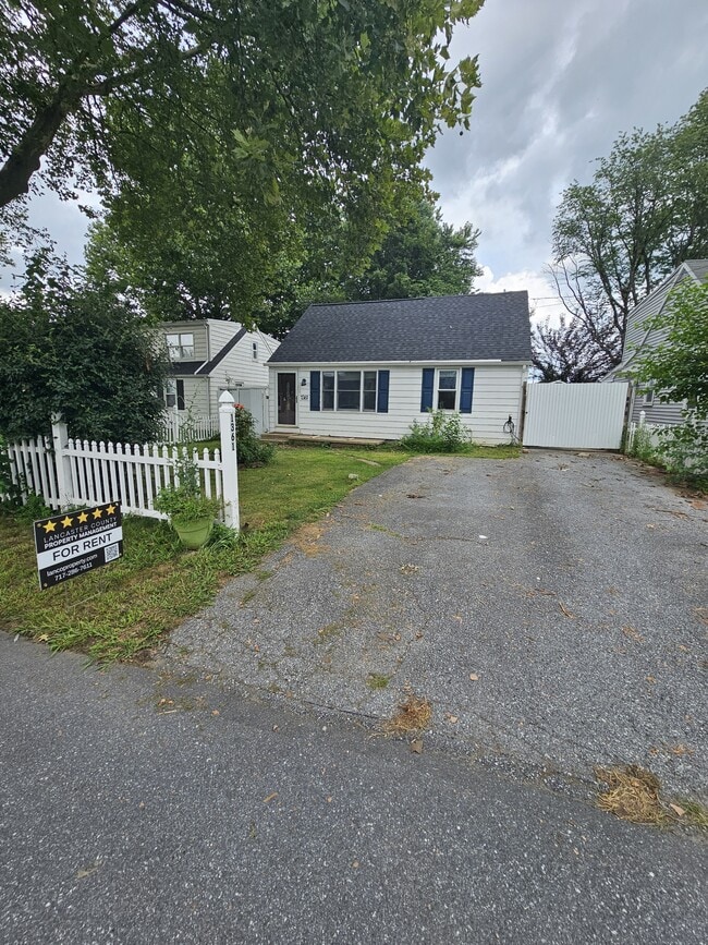 Photo - 1361 Glen Moore Cir House