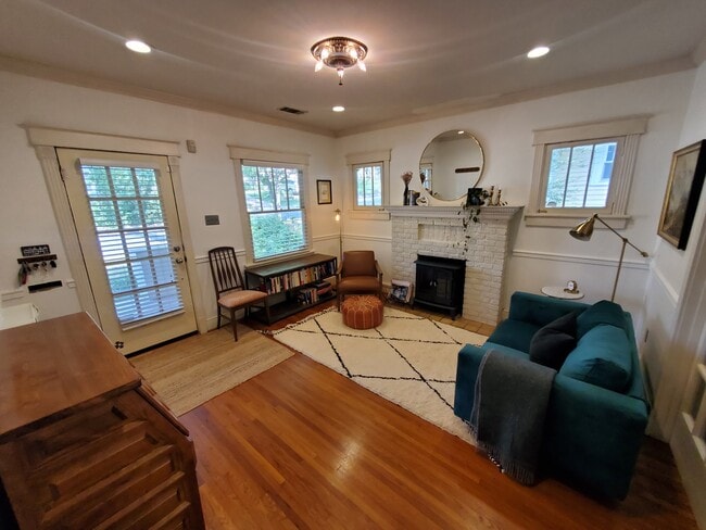Foyer / Front Living Room - 411 N Monroe St