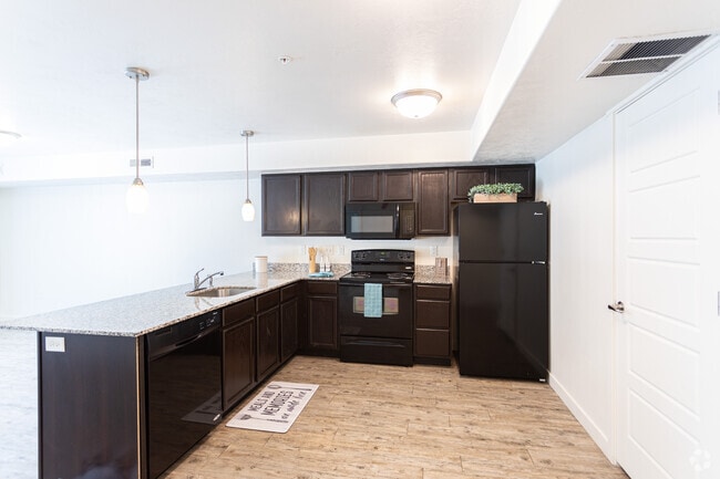 1BR, 1BA - 720SF - Kitchen