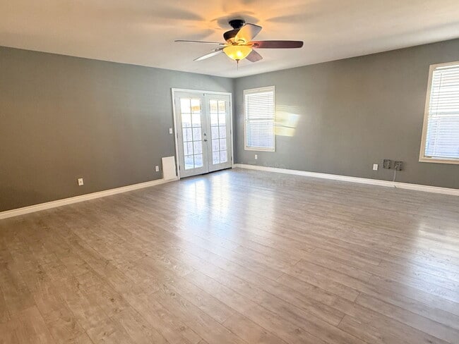 Photo - 10449 E Bridgeport St